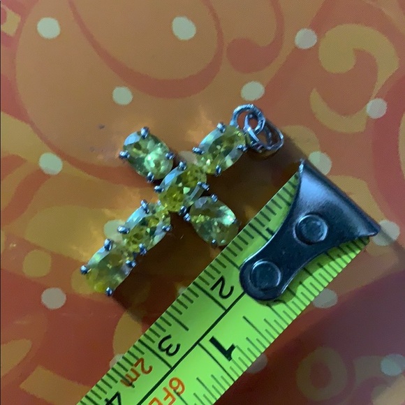 Perfect cross with yellow CZ - Picture 3 of 3